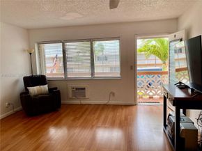 820 SW 11th Avenue 15B, Hallandale Beach FL 33009