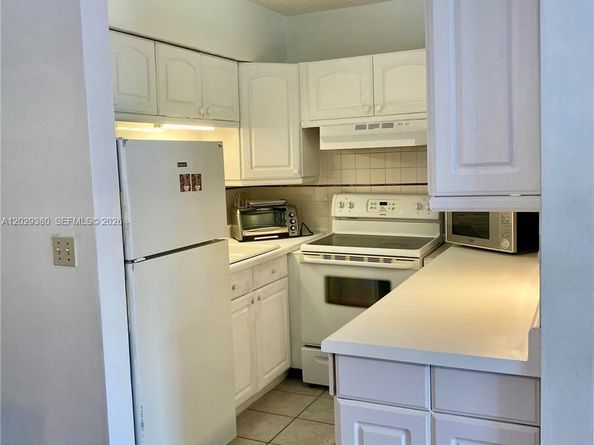 820 SW 11th Avenue 15B, Hallandale Beach FL 33009