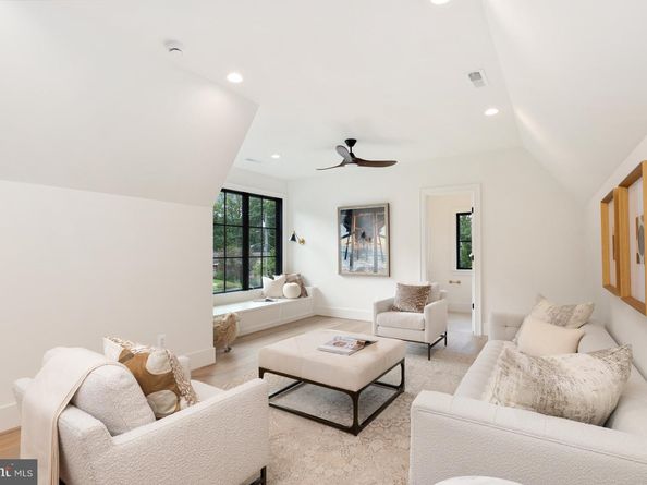 5950 Woodacre Court, Mclean VA 22101