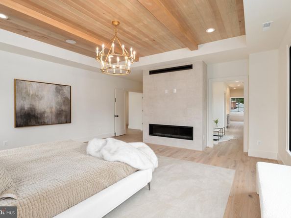 5950 Woodacre Court, Mclean VA 22101