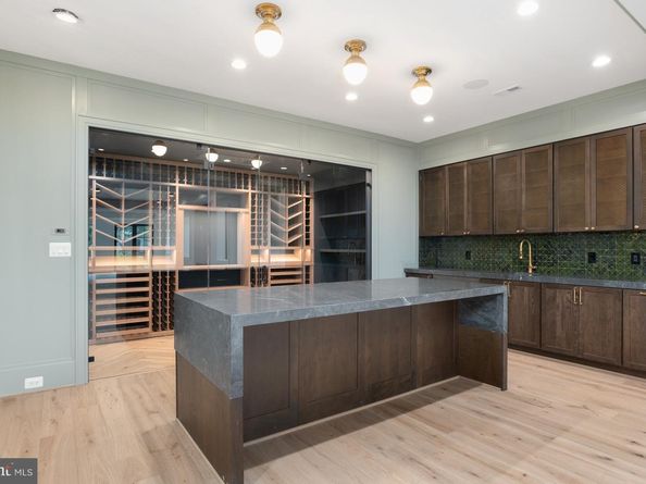 5950 Woodacre Court, Mclean VA 22101