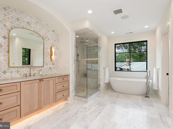 5950 Woodacre Court, Mclean VA 22101