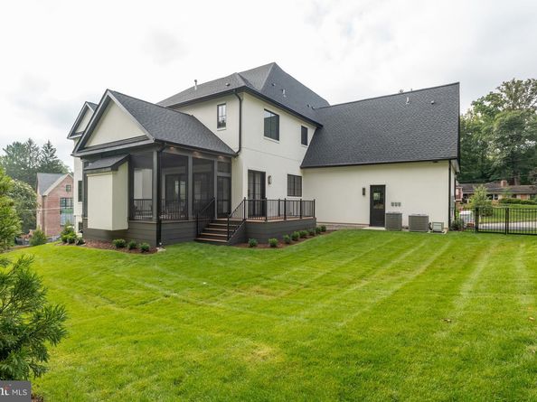 5950 Woodacre Court, Mclean VA 22101