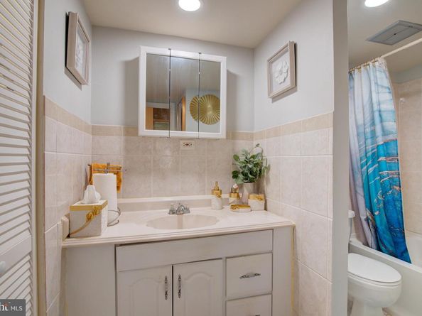 5250 Valley Forge Drive 407, Alexandria VA 22304