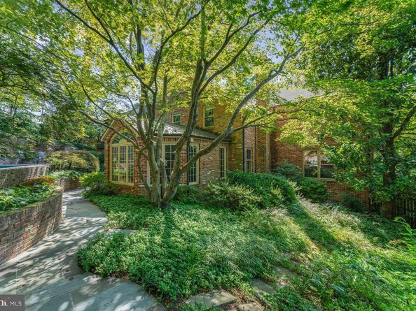 7205 Helmsdale Road, Bethesda MD 20817