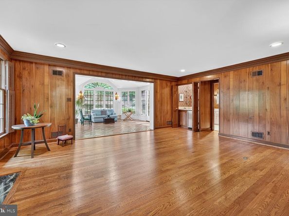 7205 Helmsdale Road, Bethesda MD 20817