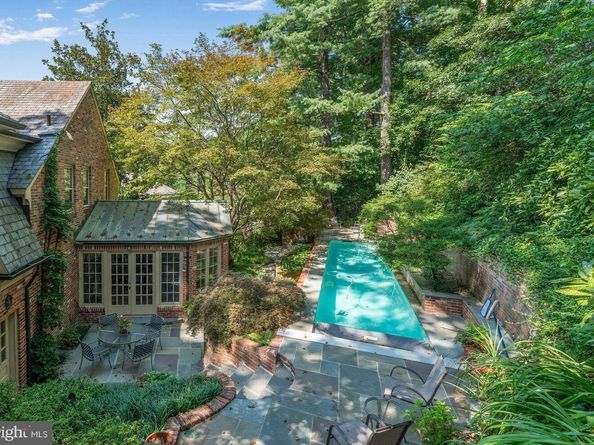 7205 Helmsdale Road, Bethesda MD 20817