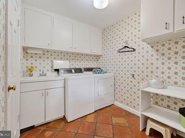 7205 Helmsdale Road, Bethesda MD 20817