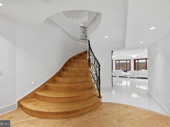 612 Rivercrest Drive, Mclean VA 22101