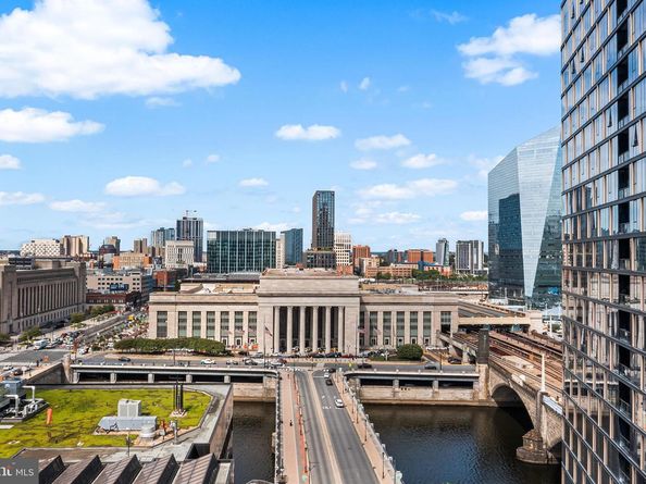 2200 Arch Street 404, Philadelphia PA 19103