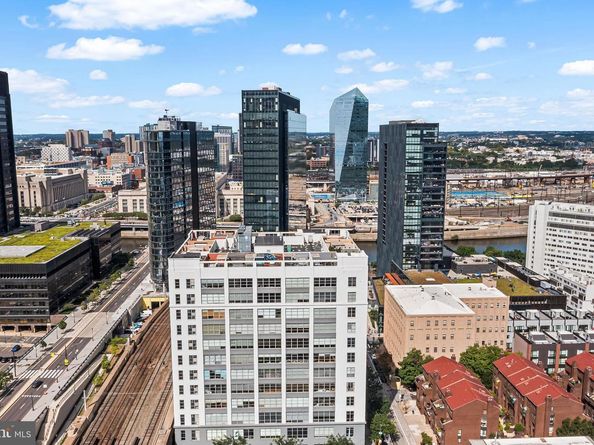 2200 Arch Street 404, Philadelphia PA 19103