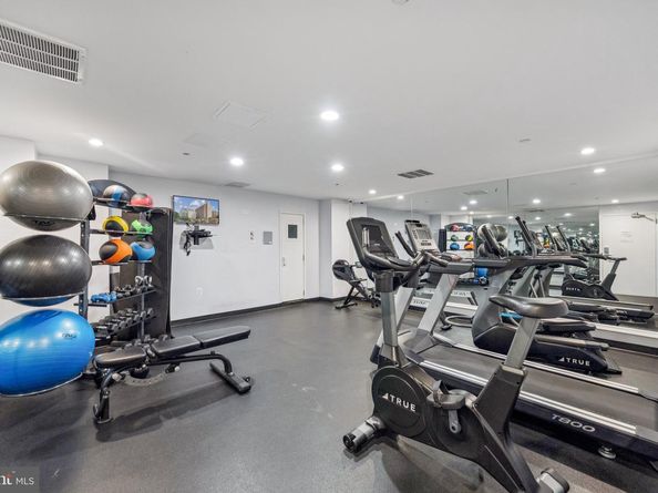 1301 N Courthouse Road N 1810, Arlington VA 22201