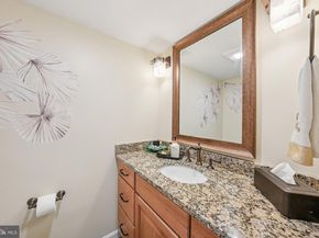 1301 N Courthouse Road N 1810, Arlington VA 22201