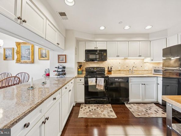 1301 N Courthouse Road N 1810, Arlington VA 22201