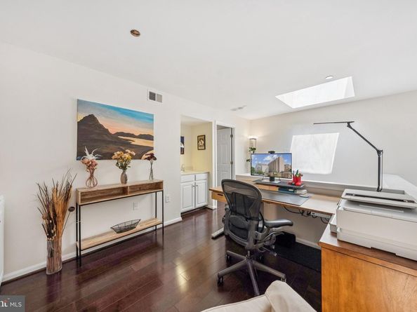 1301 N Courthouse Road N 1810, Arlington VA 22201