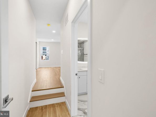 1124 E Dunton Street, Philadelphia PA 19123