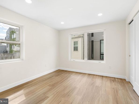1124 E Dunton Street, Philadelphia PA 19123