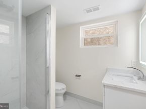 1124 E Dunton Street, Philadelphia PA 19123