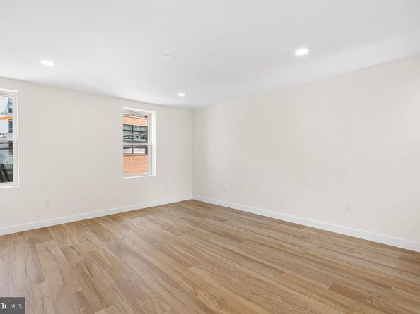 1124 E Dunton Street, Philadelphia PA 19123