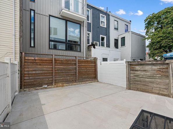 1124 E Dunton Street, Philadelphia PA 19123