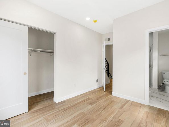 1124 E Dunton Street, Philadelphia PA 19123