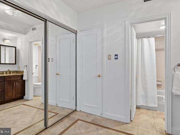 4550 N Park Avenue N 814, Chevy Chase MD 20815