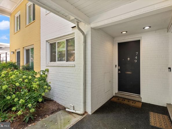 749 3rd Street SW 401, Washington DC 20024