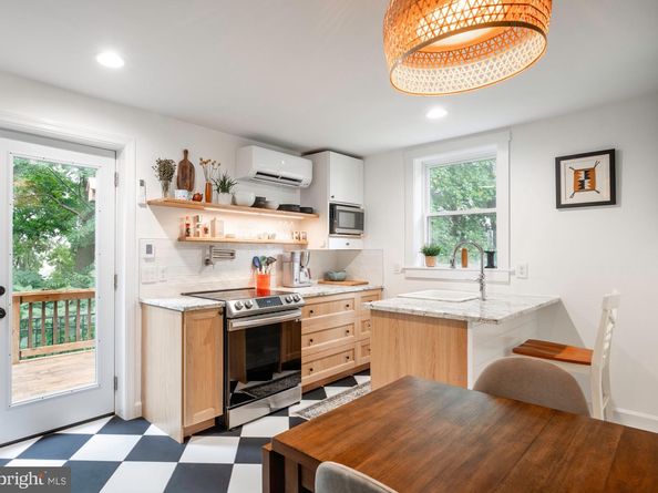 2444 S Oakland Street, Arlington VA 22206