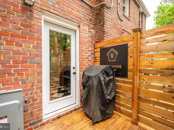 2444 S Oakland Street, Arlington VA 22206