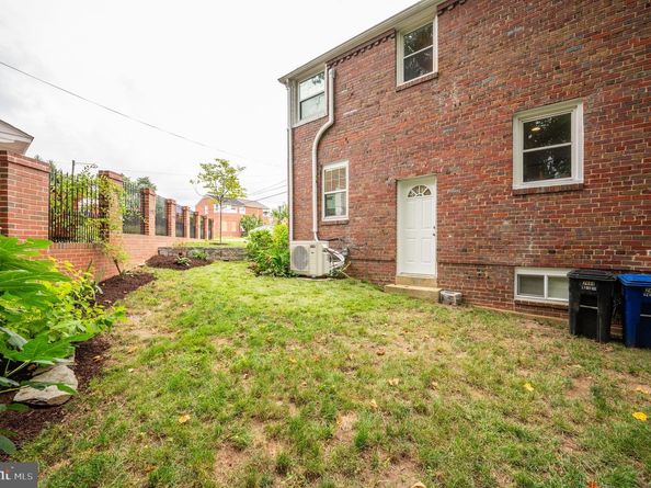 2444 S Oakland Street, Arlington VA 22206