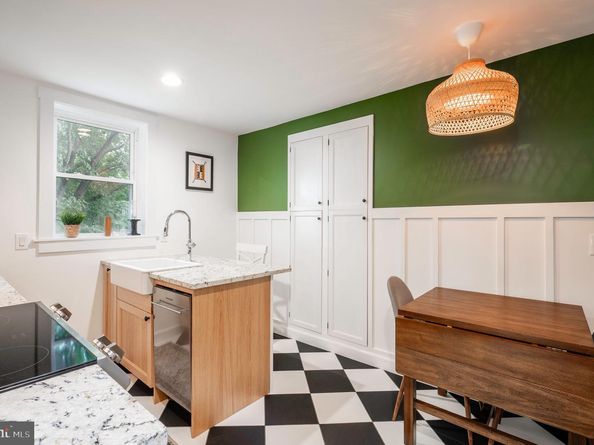 2444 S Oakland Street, Arlington VA 22206