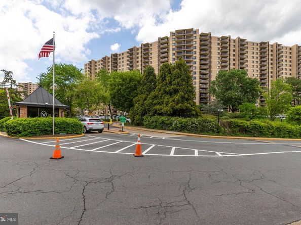 203 Yoakum Parkway 1520, Alexandria VA 22304