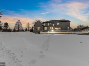 1047 Welsh Road, Huntingdon Valley PA 19006