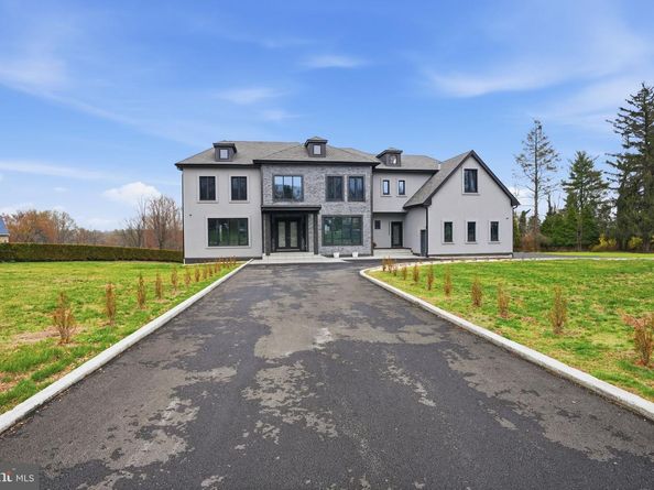 1047 Welsh Road, Huntingdon Valley PA 19006