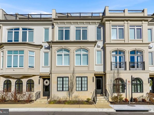 8215 River Road, Bethesda MD 20817