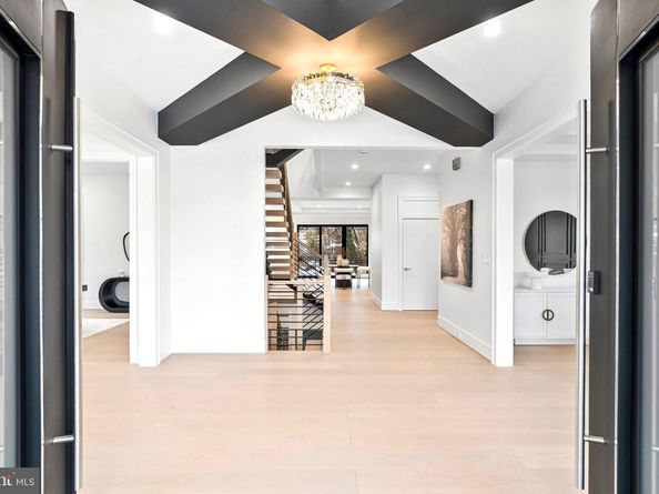 942 Dead Run Drive, Mclean VA 22101