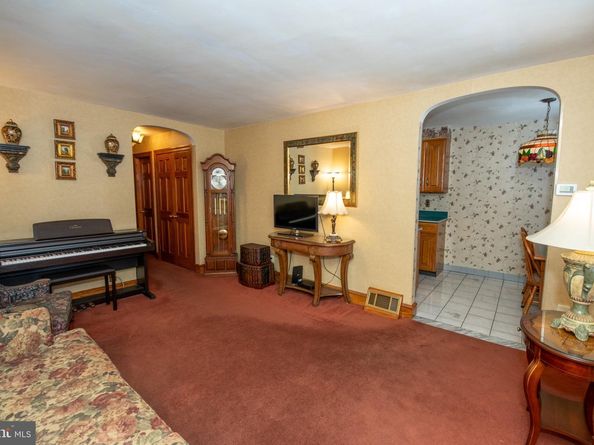 4117 Knorr Street, Philadelphia PA 19135