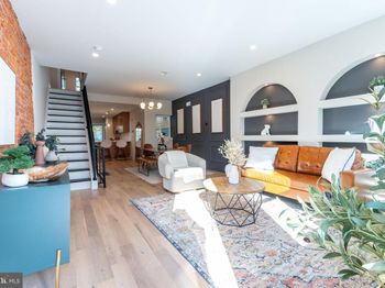 2033 Dickinson Street