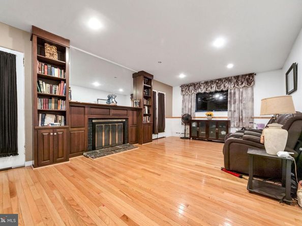 817 Ashbourne Road, Cheltenham PA 19012