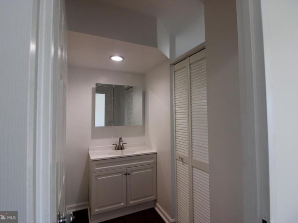 1225 Martha Custis Drive PH 1602, Alexandria VA 22302