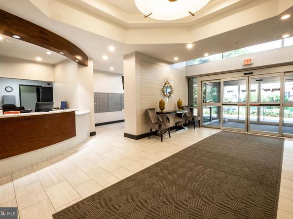 1225 Martha Custis Drive PH 1602, Alexandria VA 22302