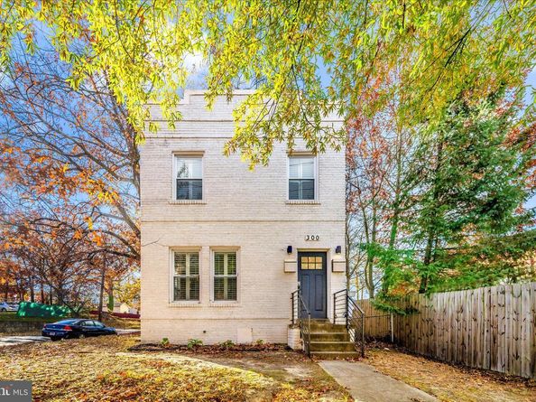 300 49TH Street NE, Washington DC 20019