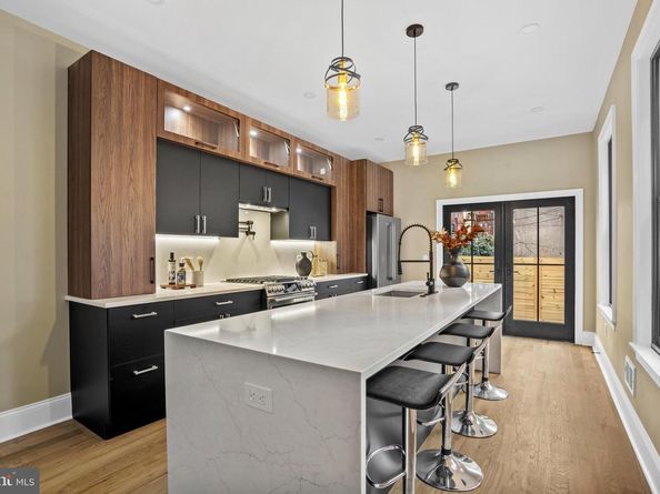 2214 Mount Vernon Street, Philadelphia PA 19130