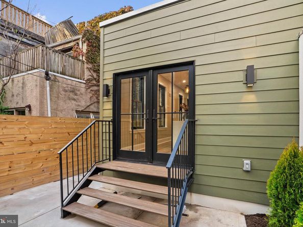 2214 Mount Vernon Street, Philadelphia PA 19130