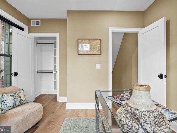 2214 Mount Vernon Street, Philadelphia PA 19130