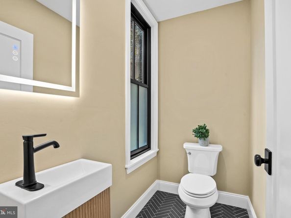 2214 Mount Vernon Street, Philadelphia PA 19130