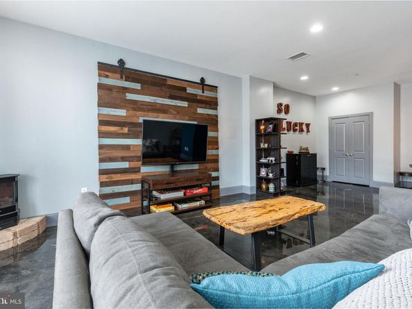 1910 Spring Garden Street 1, Philadelphia PA 19130