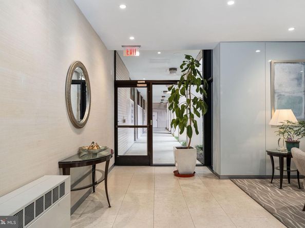 4141 N Henderson Road 702, Arlington VA 22203