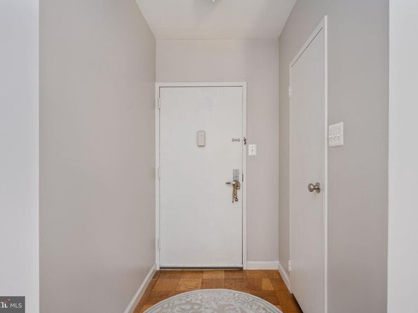 4141 N Henderson Road 702, Arlington VA 22203