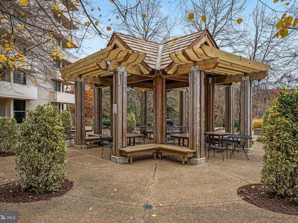 4141 N Henderson Road 702, Arlington VA 22203